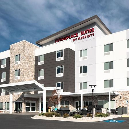 Towneplace Suites By Marriott Oconomowoc Экстерьер фото