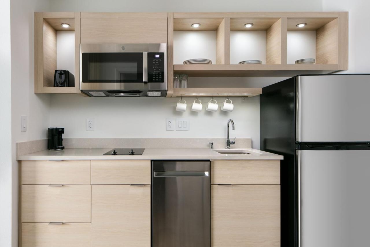 Towneplace Suites By Marriott Oconomowoc Экстерьер фото