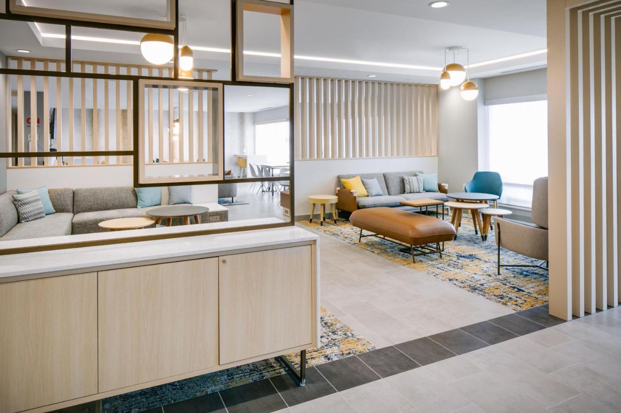 Towneplace Suites By Marriott Oconomowoc Экстерьер фото