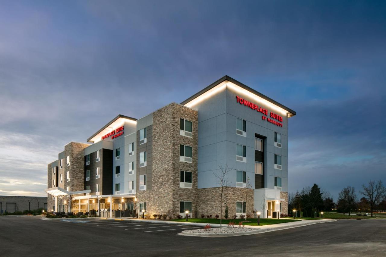 Towneplace Suites By Marriott Oconomowoc Экстерьер фото
