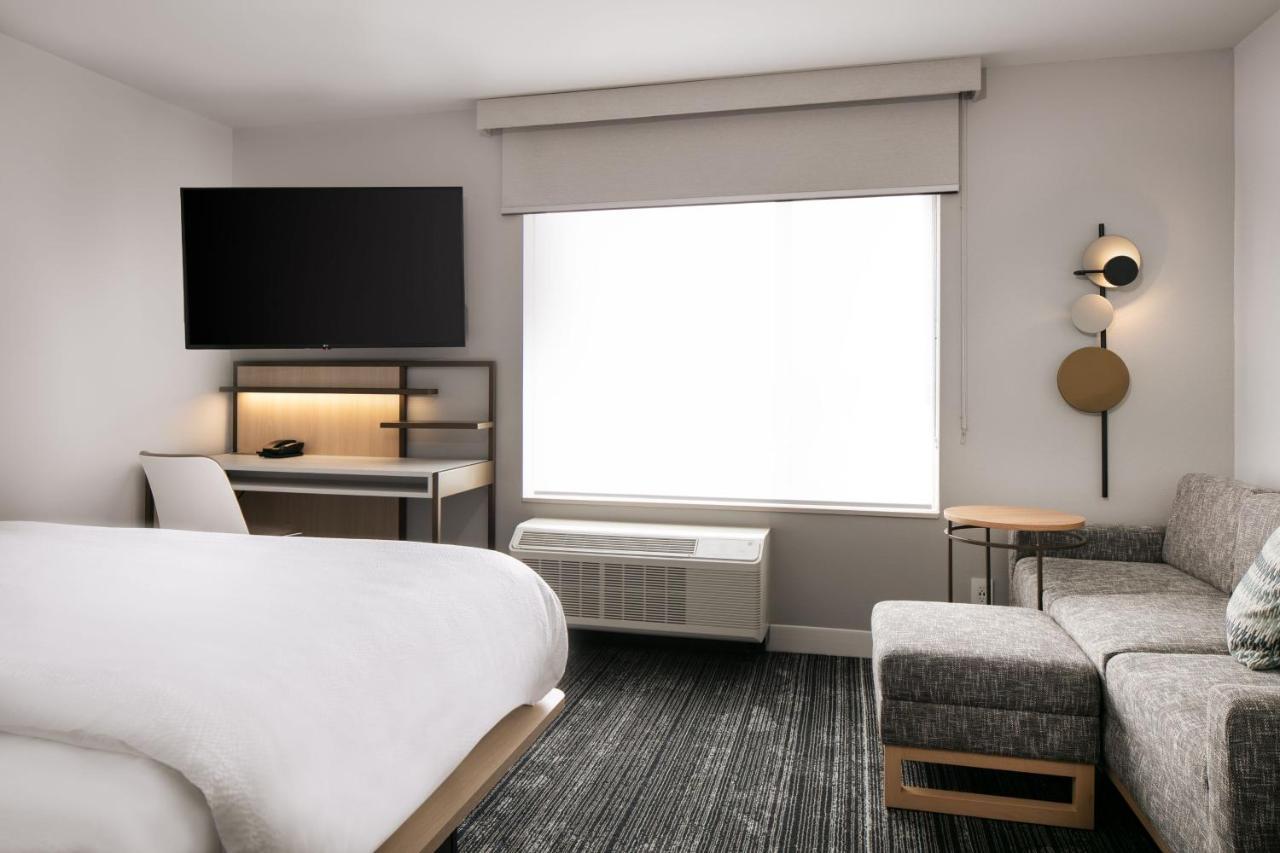 Towneplace Suites By Marriott Oconomowoc Экстерьер фото