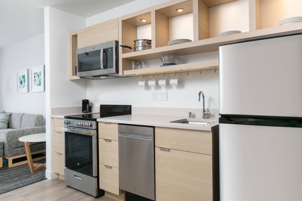 Towneplace Suites By Marriott Oconomowoc Экстерьер фото