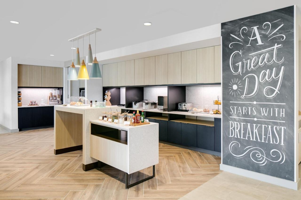 Towneplace Suites By Marriott Oconomowoc Экстерьер фото