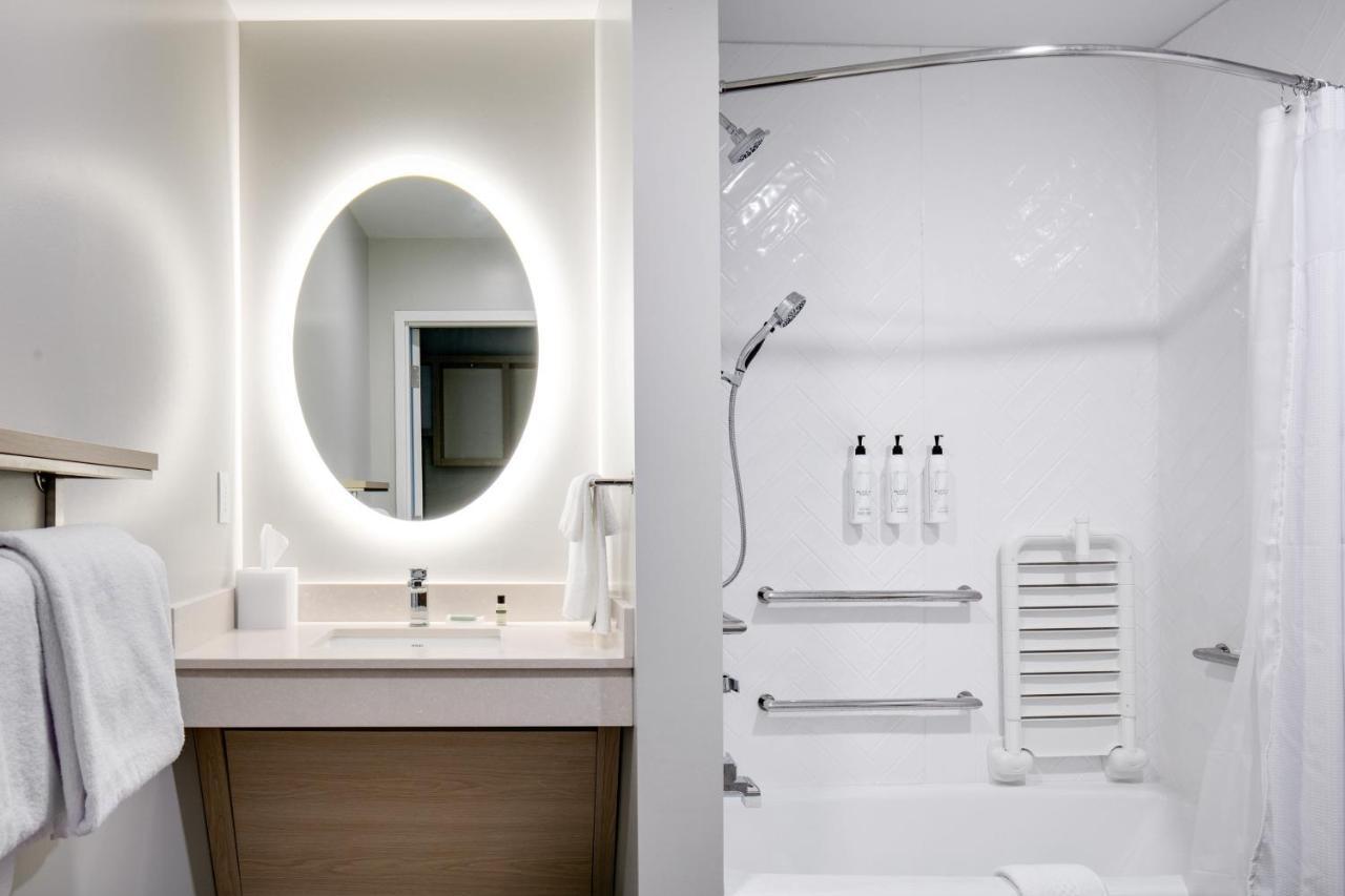 Towneplace Suites By Marriott Oconomowoc Экстерьер фото