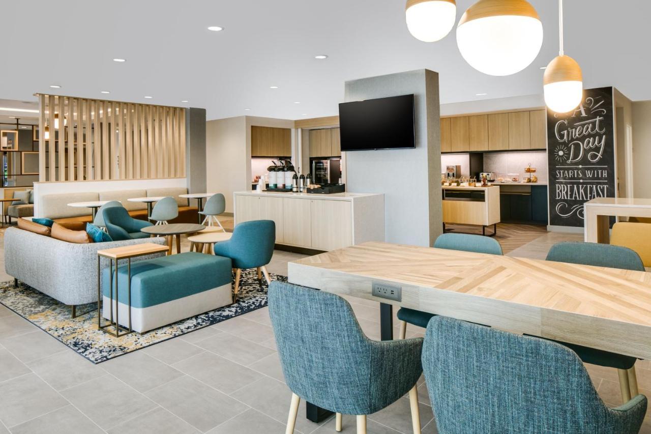 Towneplace Suites By Marriott Oconomowoc Экстерьер фото