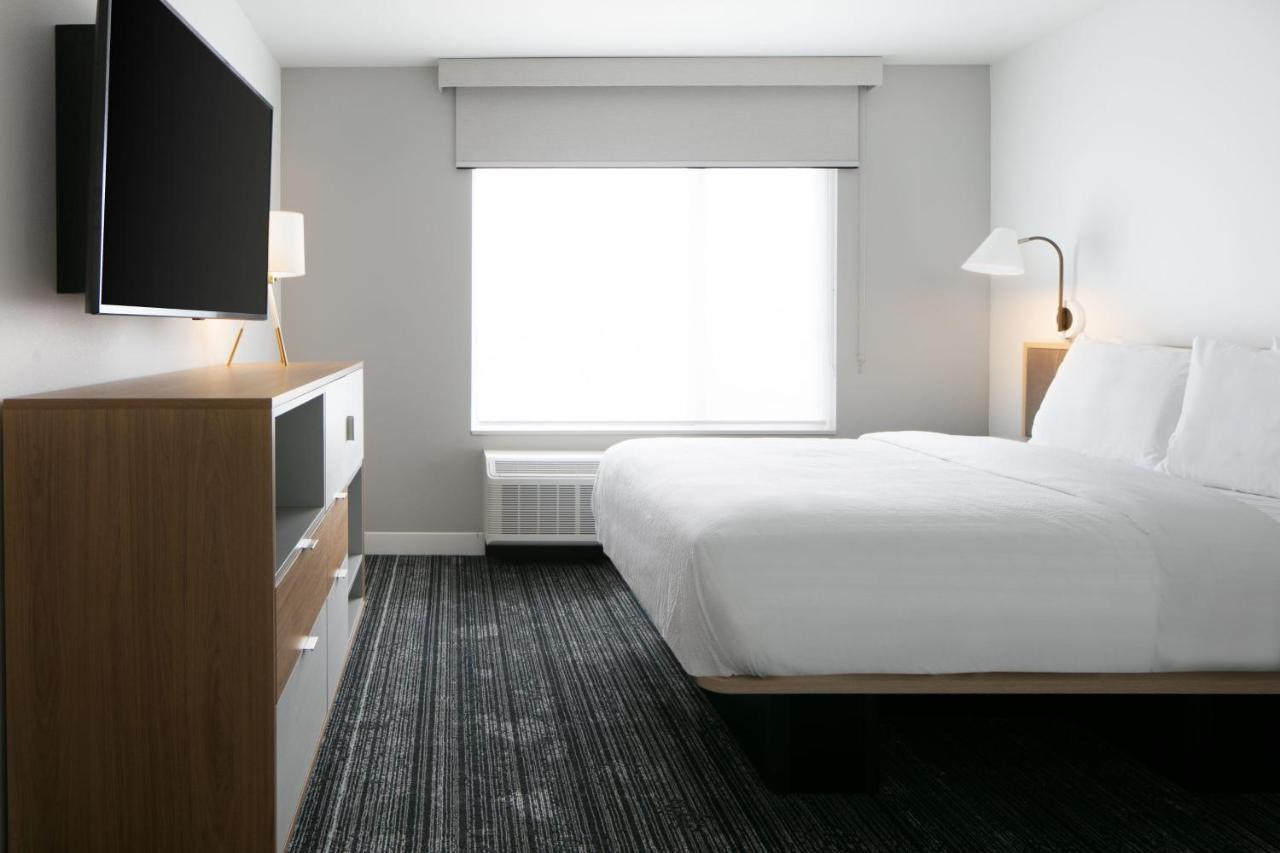Towneplace Suites By Marriott Oconomowoc Экстерьер фото