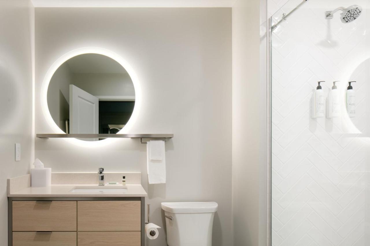 Towneplace Suites By Marriott Oconomowoc Экстерьер фото