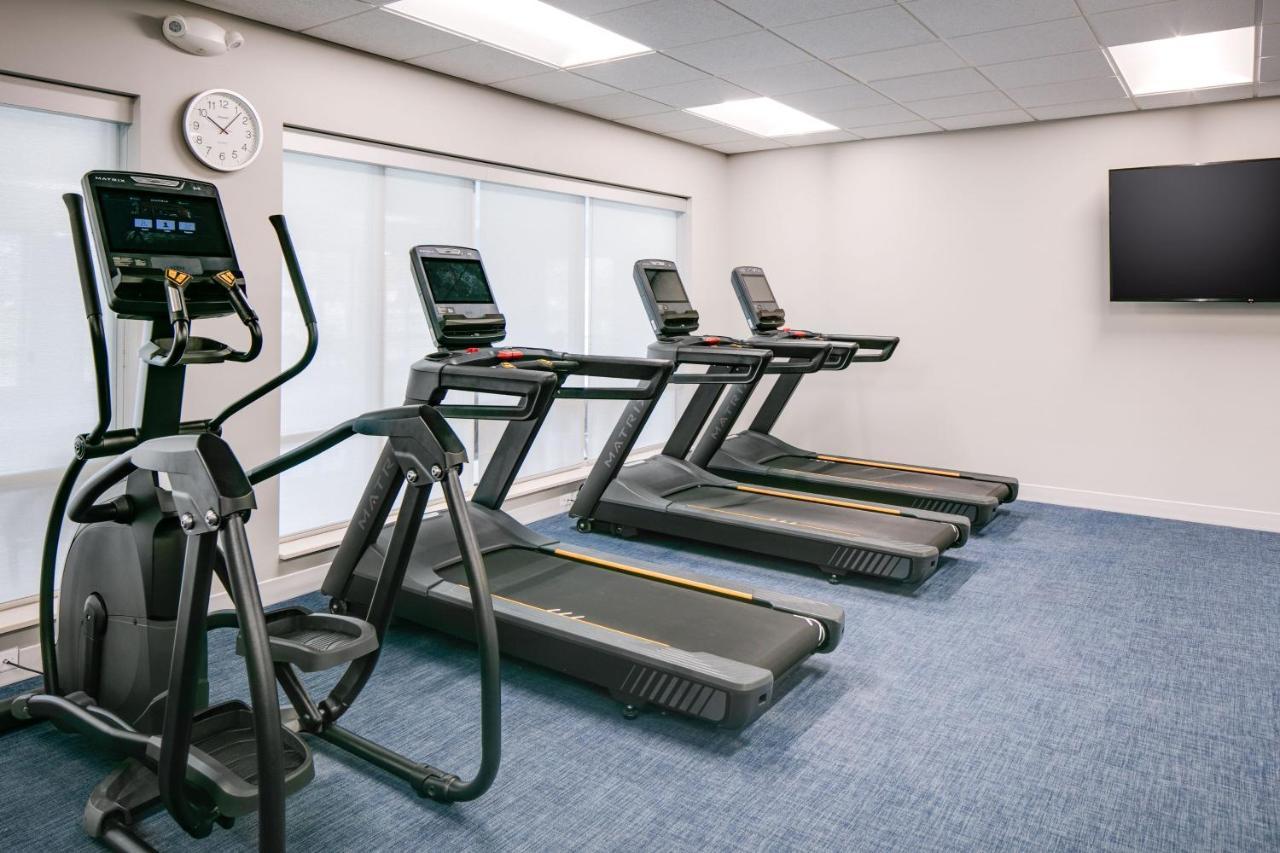Towneplace Suites By Marriott Oconomowoc Экстерьер фото